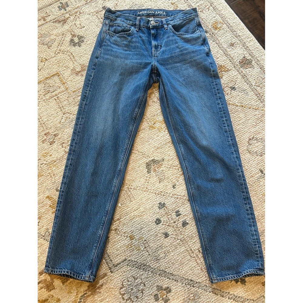 American Eagle Outfitters Straight Leg Jeans in Medium Blue